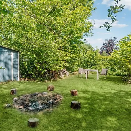 3 Bedroom Lovely In Hébergement de vacances *