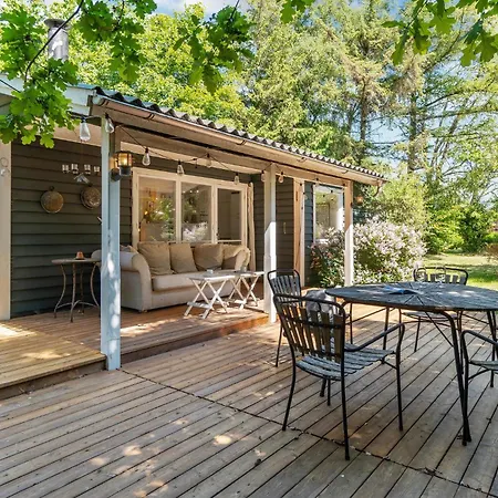 3 Bedroom Lovely In Holiday home