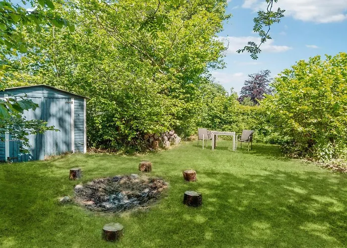 3 Bedroom Lovely In Σπίτι διακοπών *